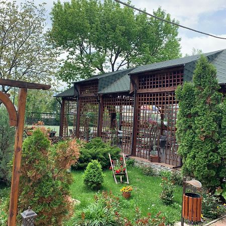 Pensiune Restaurant Rustic Rm Sarat 勒姆尼库瑟拉特 外观 照片