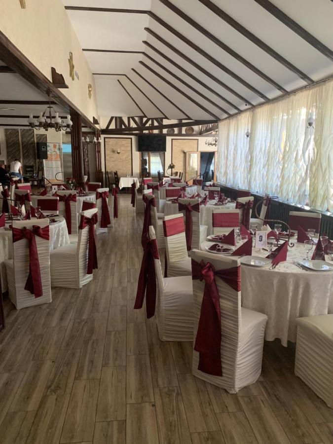 Pensiune Restaurant Rustic Rm Sarat 勒姆尼库瑟拉特 外观 照片