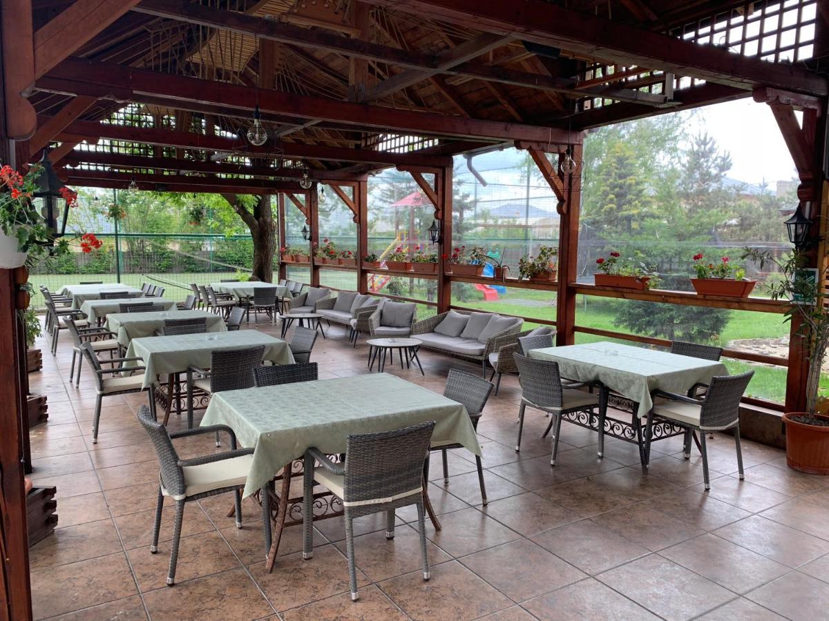 Pensiune Restaurant Rustic Rm Sarat 勒姆尼库瑟拉特 外观 照片