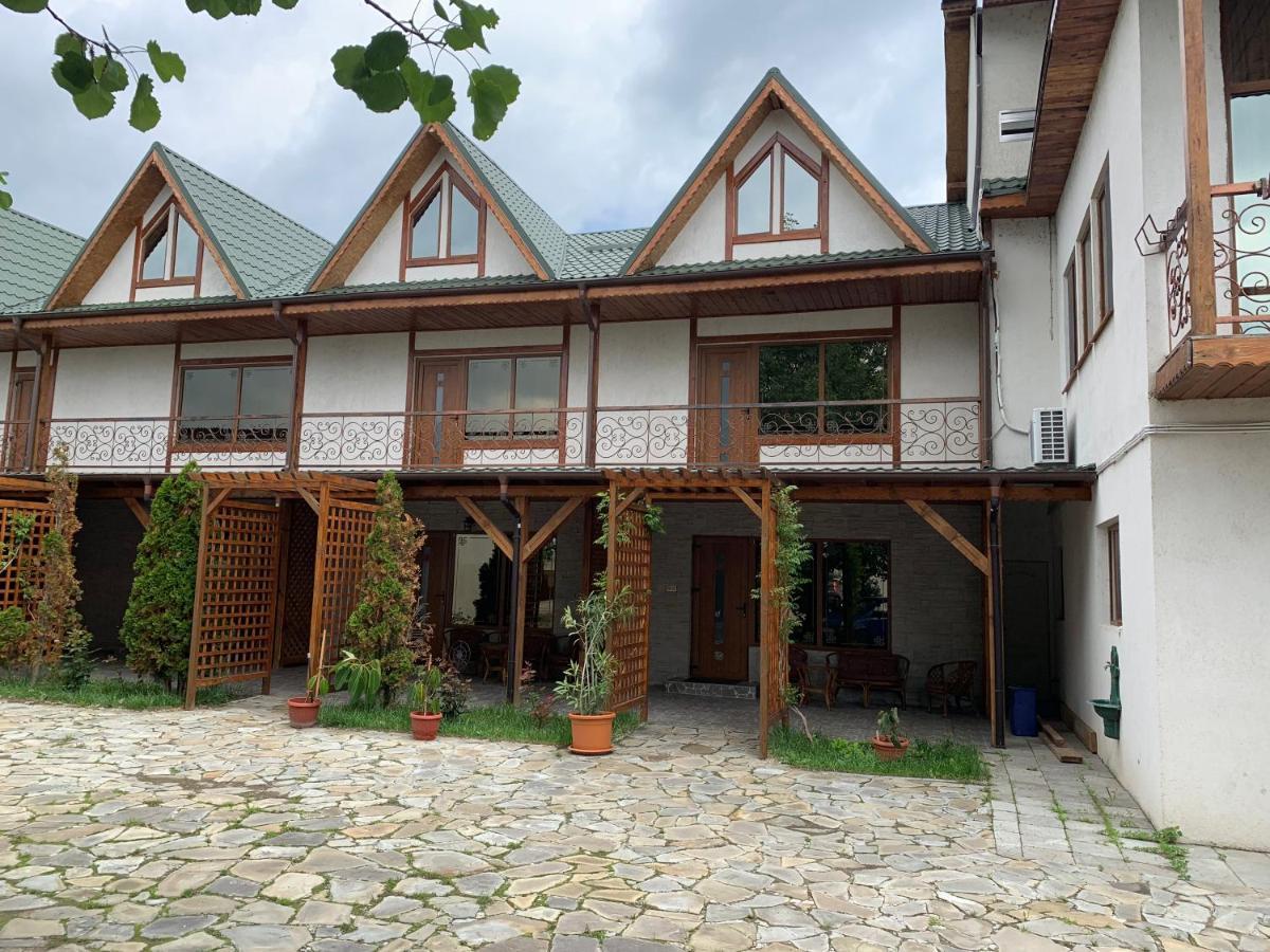 Pensiune Restaurant Rustic Rm Sarat 勒姆尼库瑟拉特 外观 照片